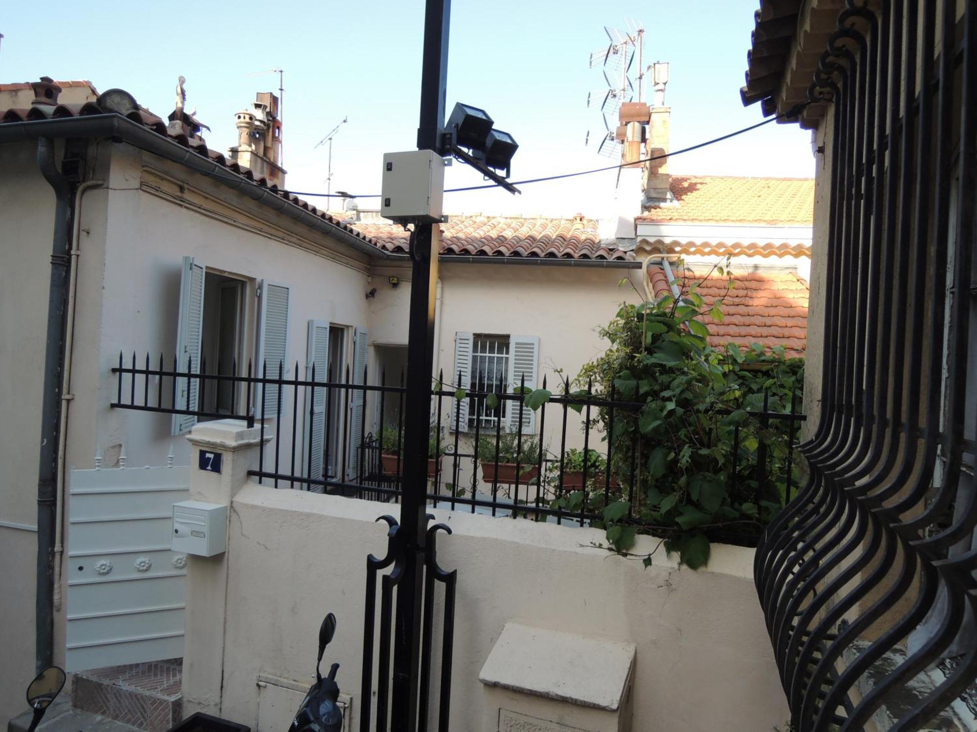Acci Cannes Old City Стая снимка
