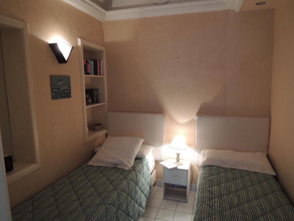 Acci Cannes Old City Стая снимка